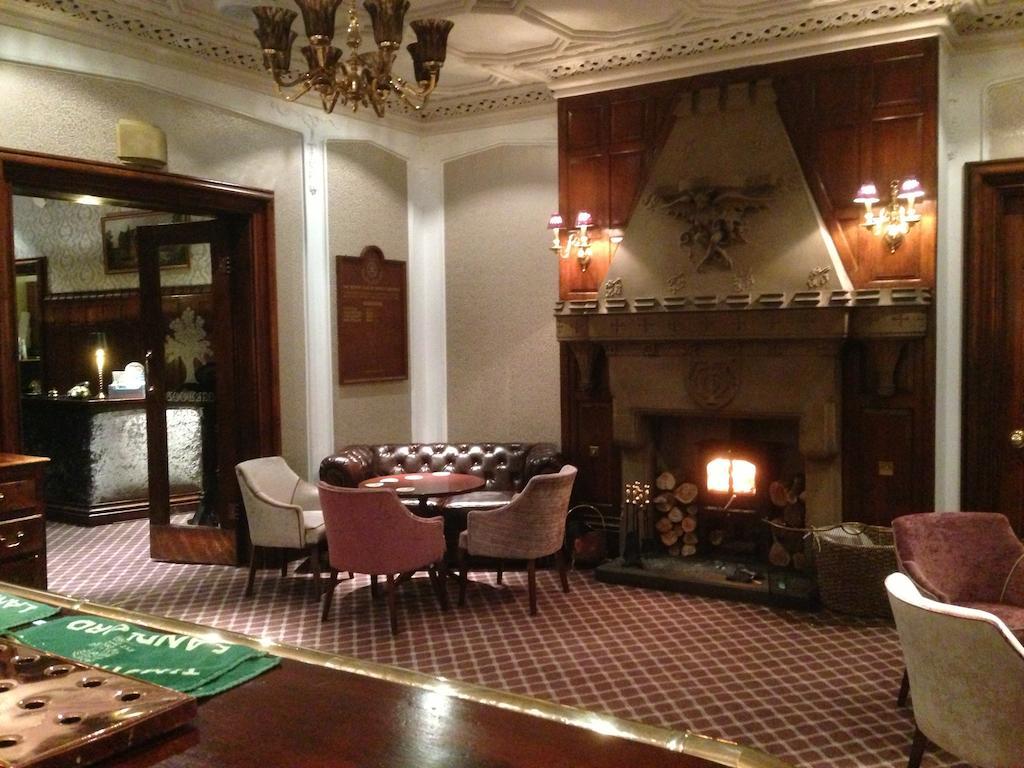 Oakwood Hall Hotel ビングリー エクステリア 写真