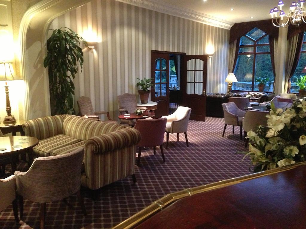 Oakwood Hall Hotel ビングリー エクステリア 写真