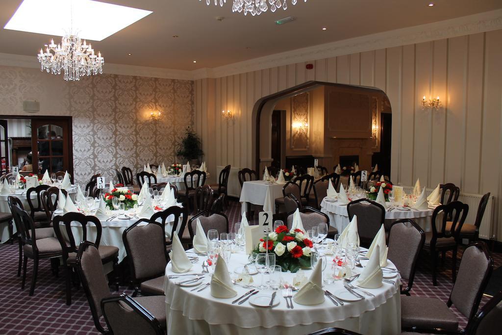 Oakwood Hall Hotel ビングリー エクステリア 写真