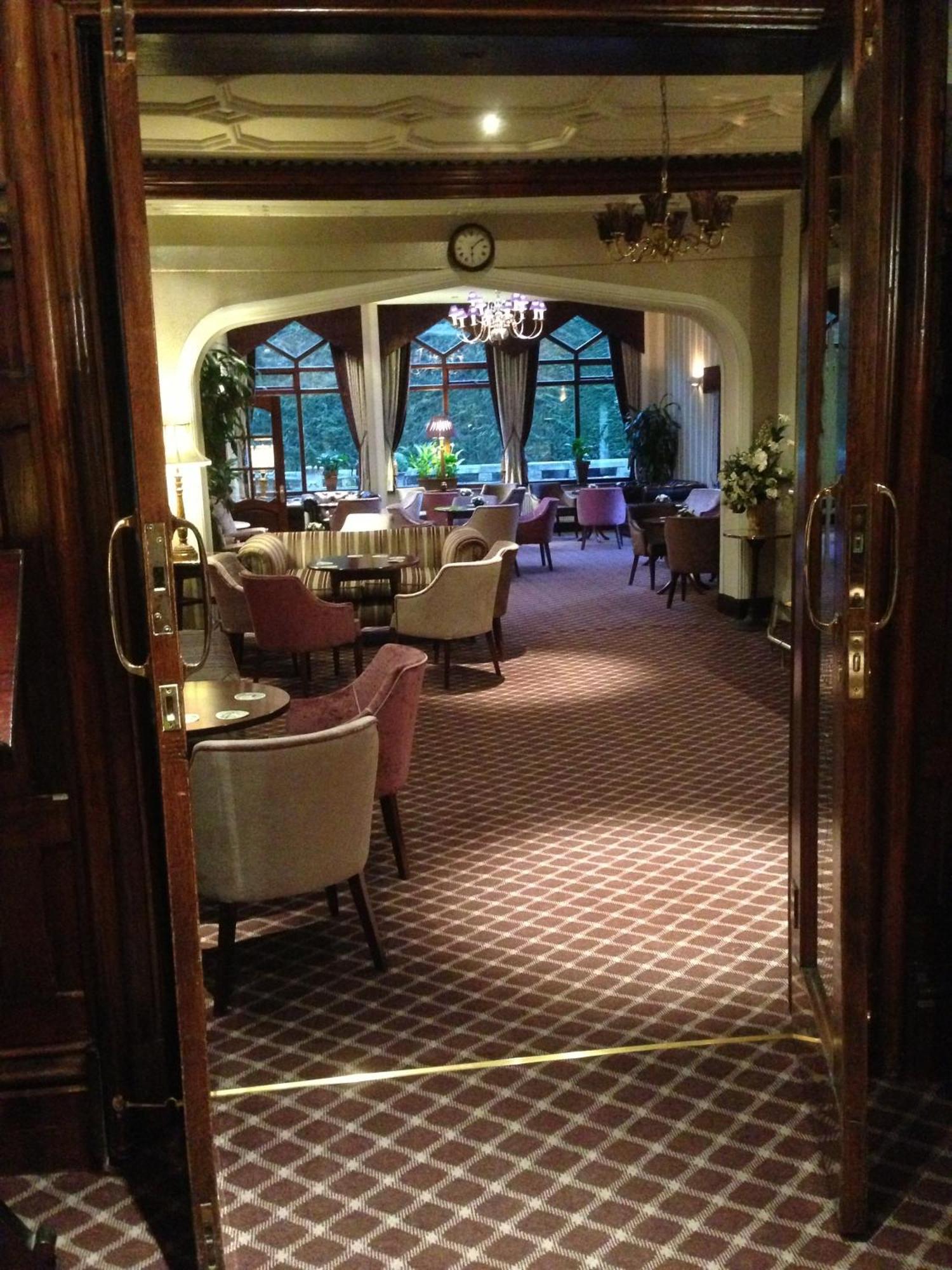 Oakwood Hall Hotel ビングリー エクステリア 写真
